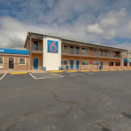 Motel 6-Falls Church, Va - Arlington Boulevard Bagian luar foto