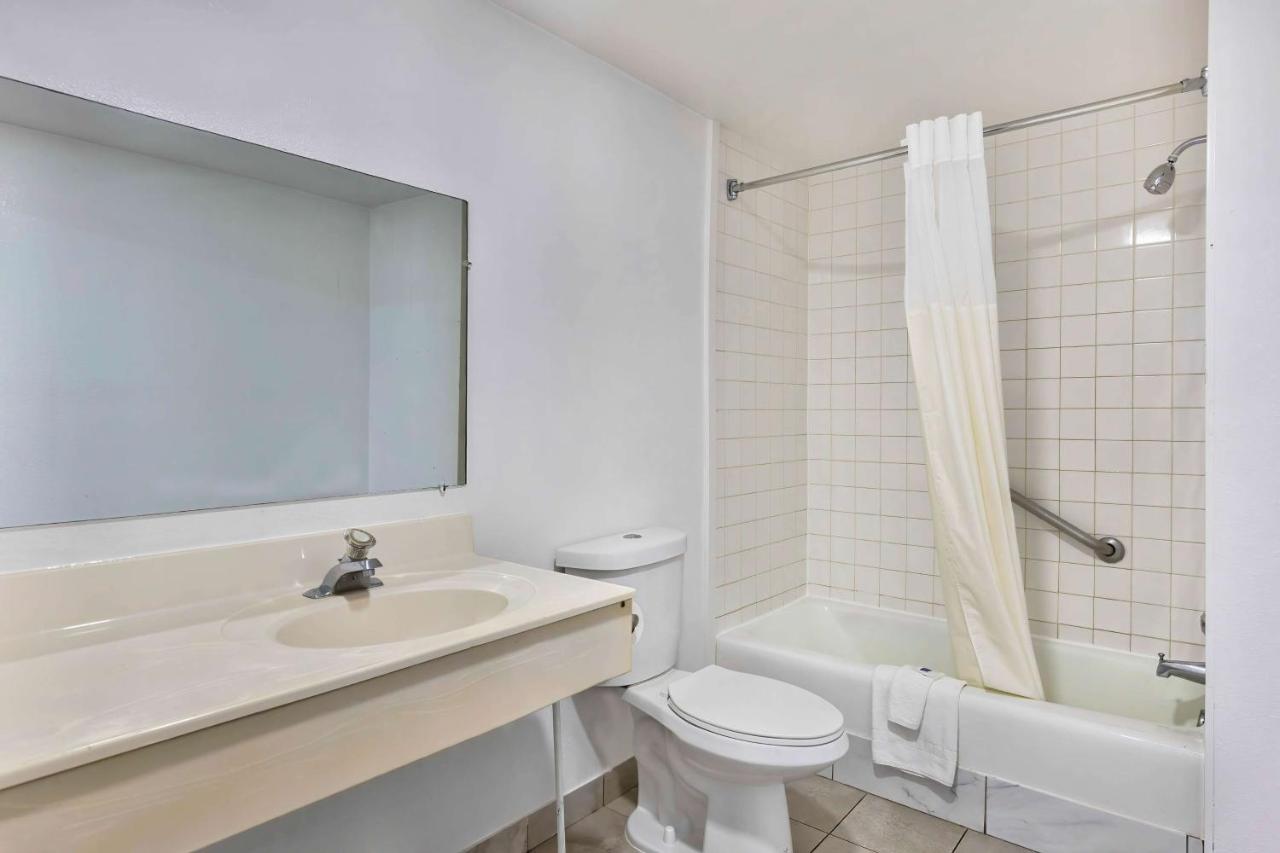 Motel 6-Falls Church, Va - Arlington Boulevard Bagian luar foto