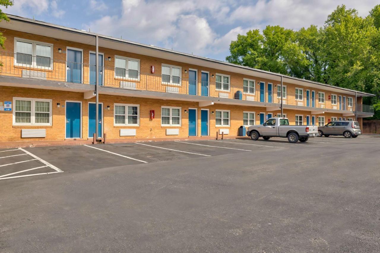 Motel 6-Falls Church, Va - Arlington Boulevard Bagian luar foto