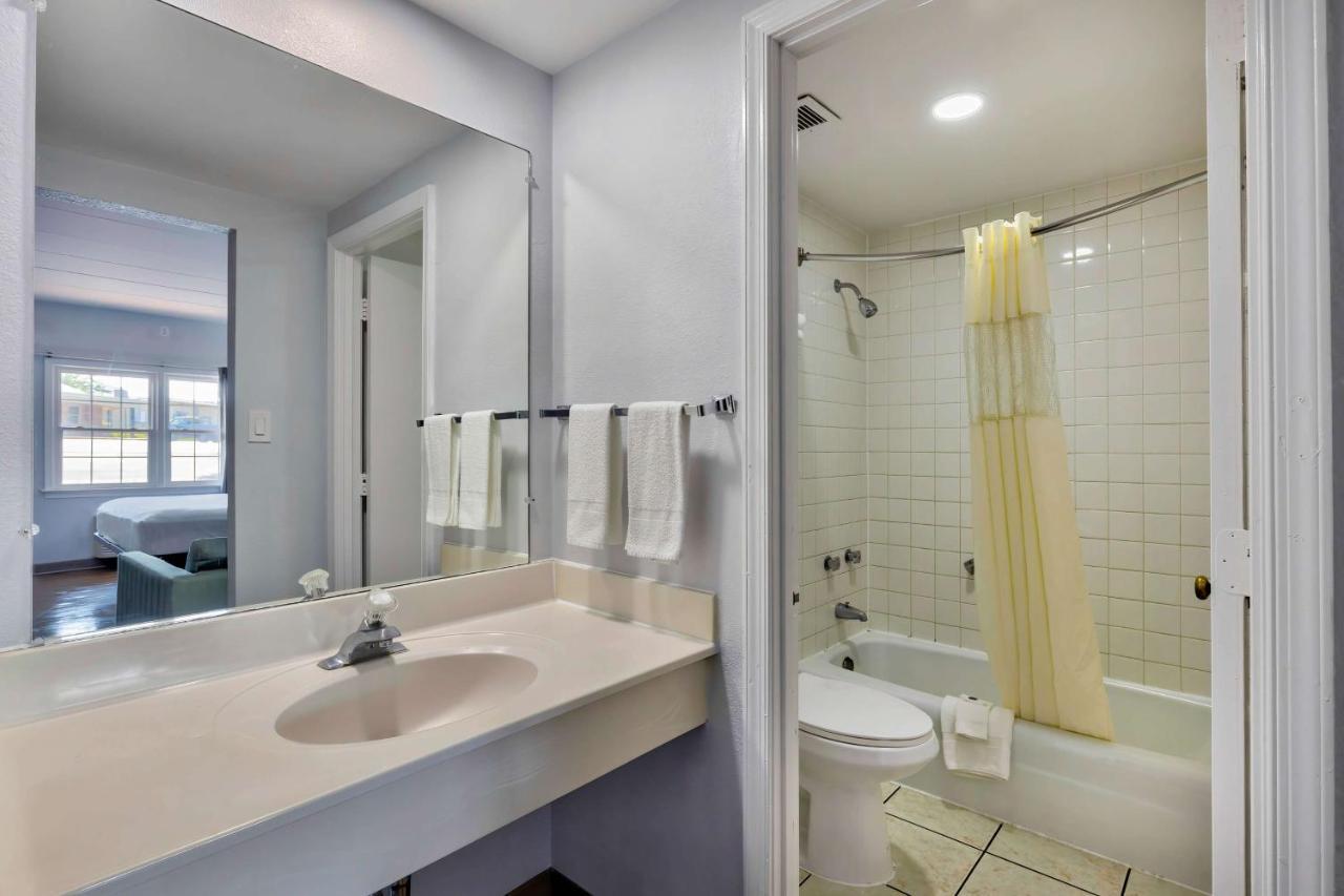 Motel 6-Falls Church, Va - Arlington Boulevard Bagian luar foto