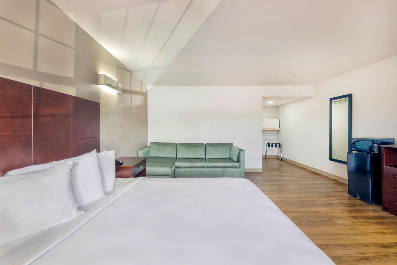 Motel 6-Falls Church, Va - Arlington Boulevard Bagian luar foto