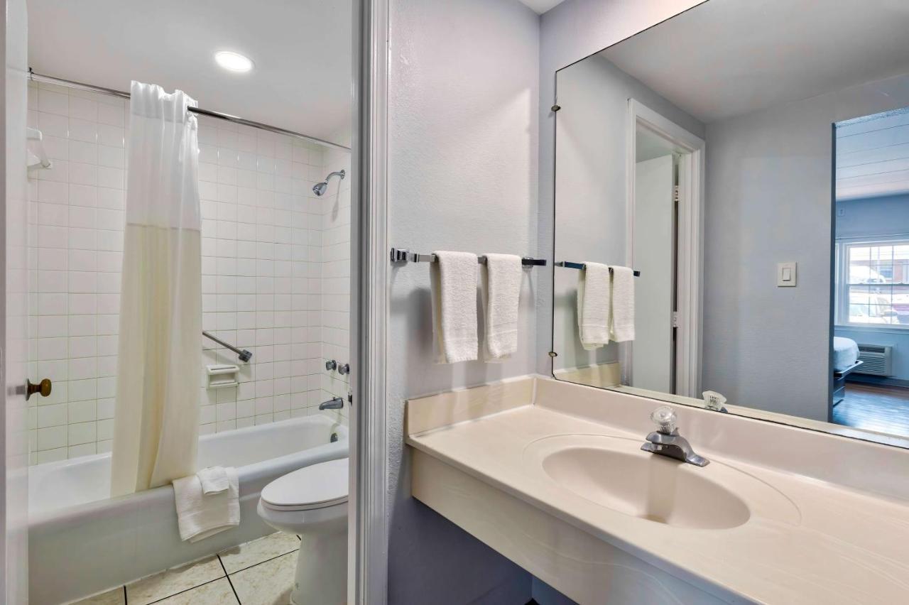 Motel 6-Falls Church, Va - Arlington Boulevard Bagian luar foto